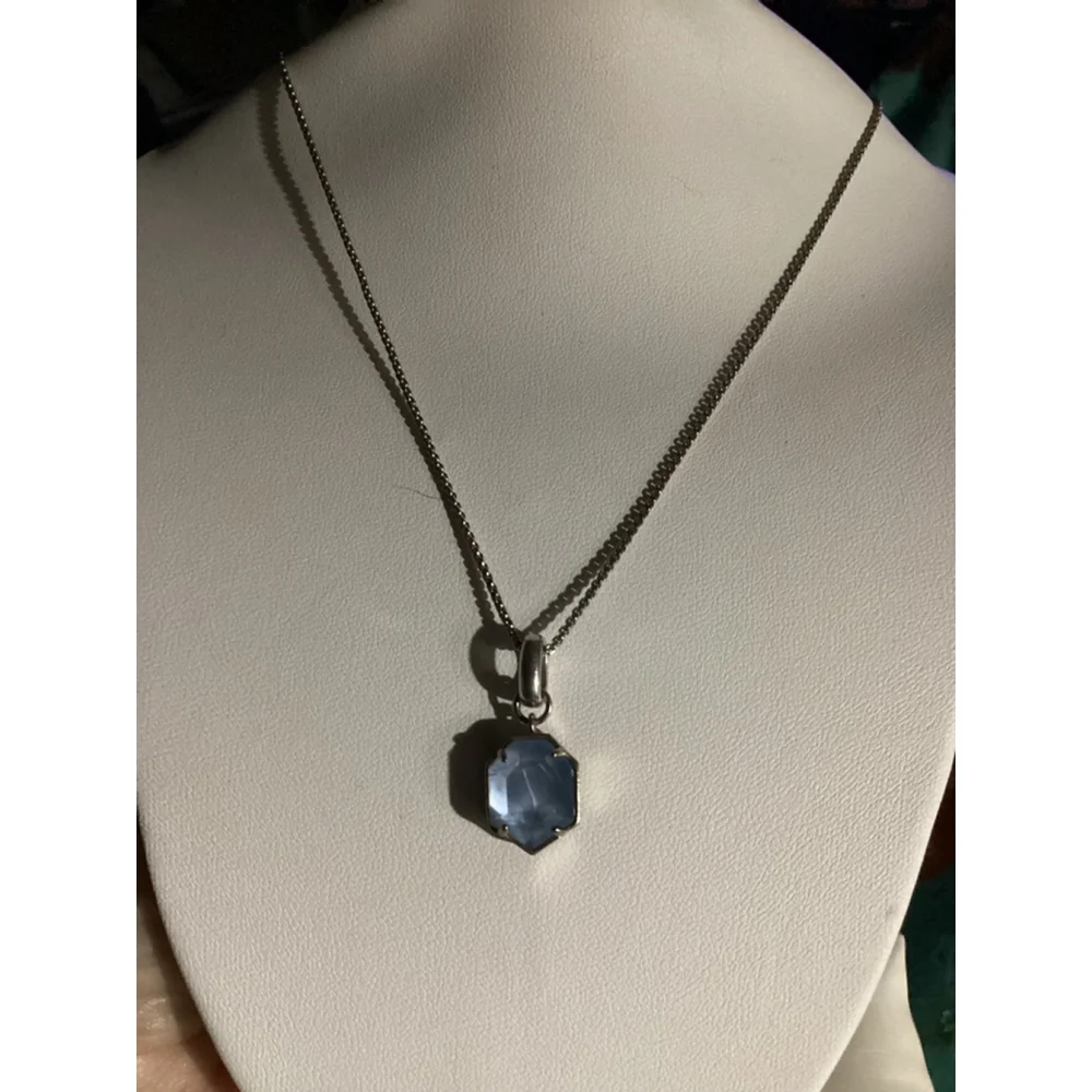 KENDRA SCOTT HALLIE SHORT PENDANT NECKLACE IN Silver SKY BLUE 2136